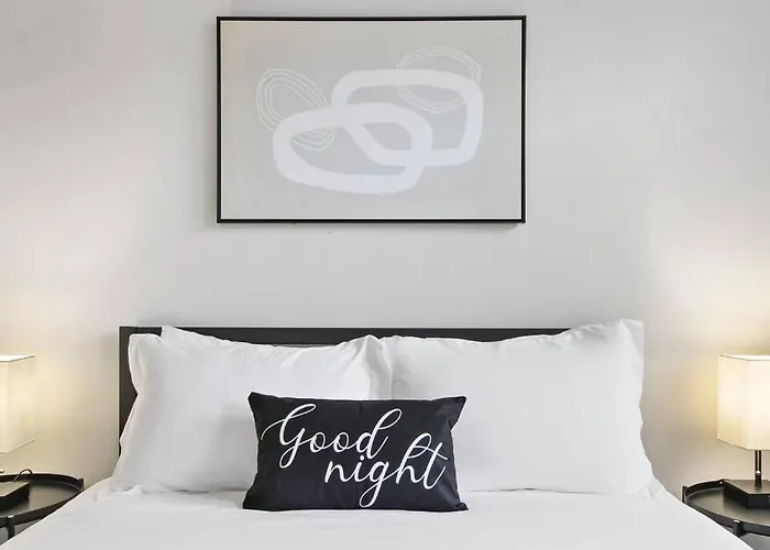 Sleek & Functional 2-bedroom - Hyde Park 405 Apartment *