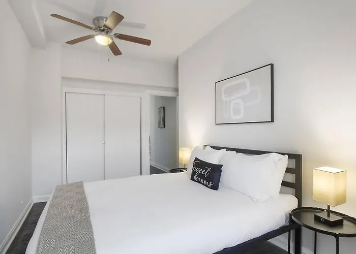 Sleek & Functional 2-bedroom - Hyde Park 405 *