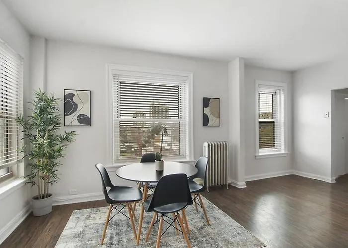 Sleek & Functional 2-bedroom - Hyde Park 405 *