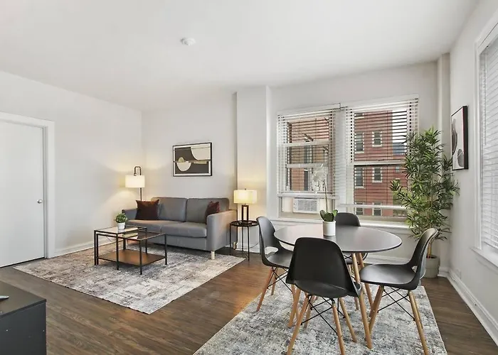 Sleek & Functional 2-bedroom - Hyde Park 405 *